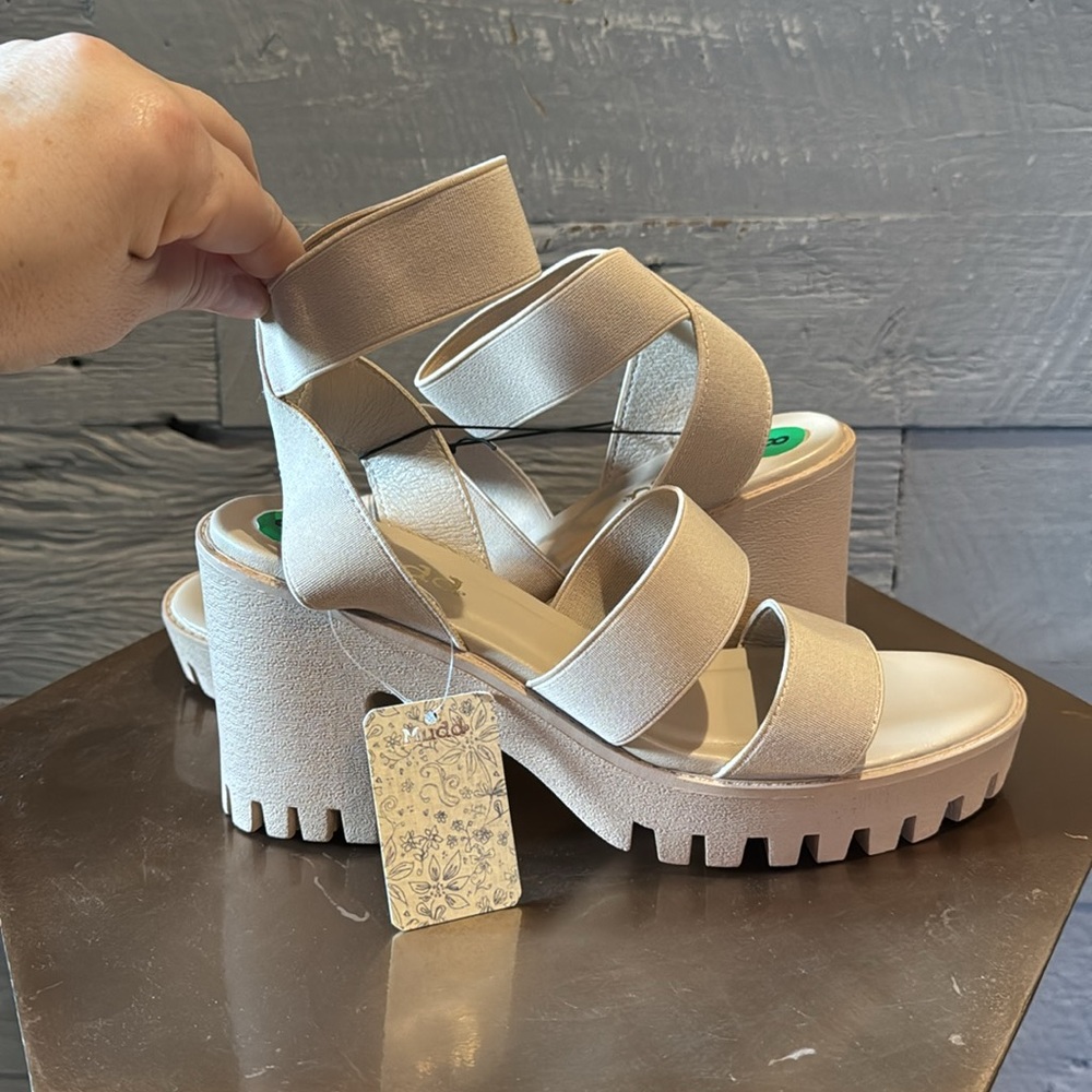 Mudd Cream Platform Sandals with Chunky Sole - Picture 2 of 8